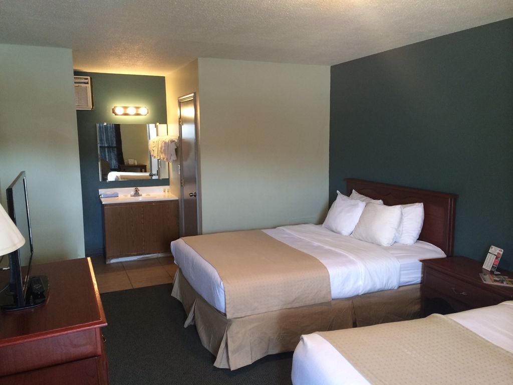 M Star Rapid City Room photo