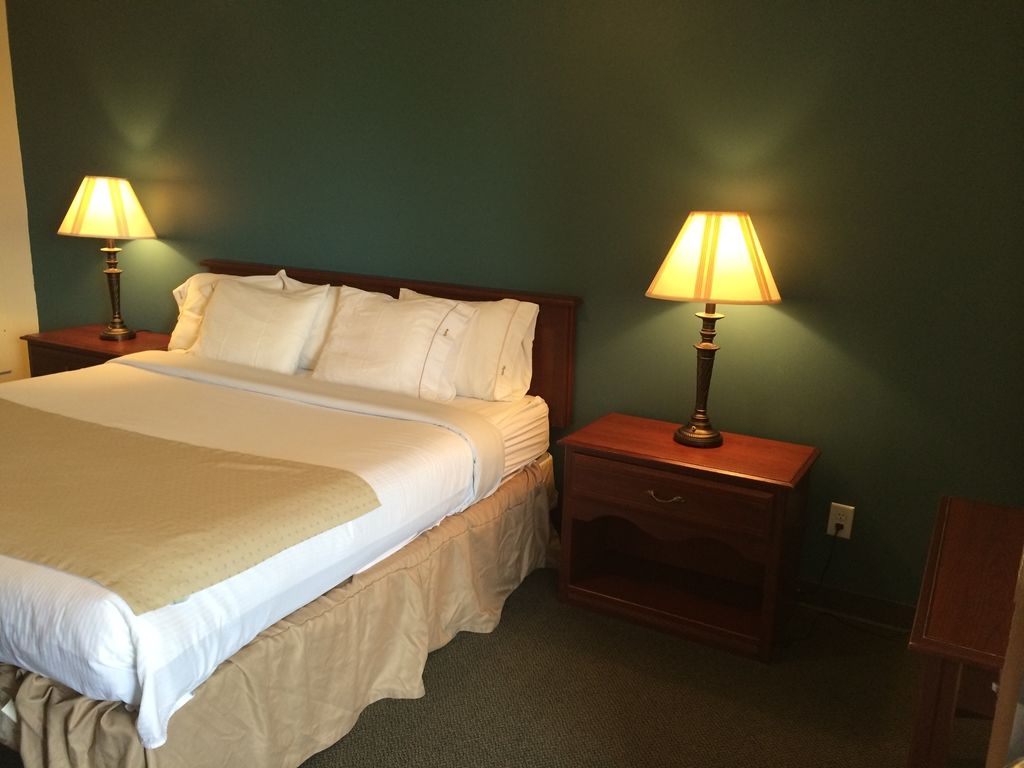 M Star Rapid City Room photo