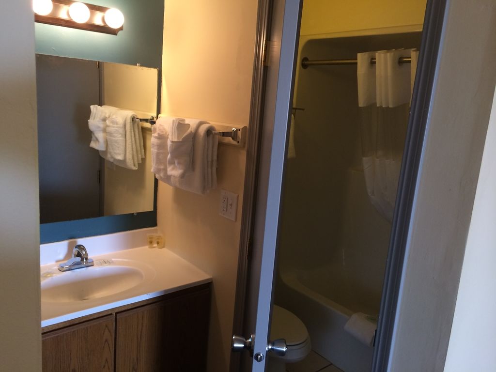 M Star Rapid City Room photo